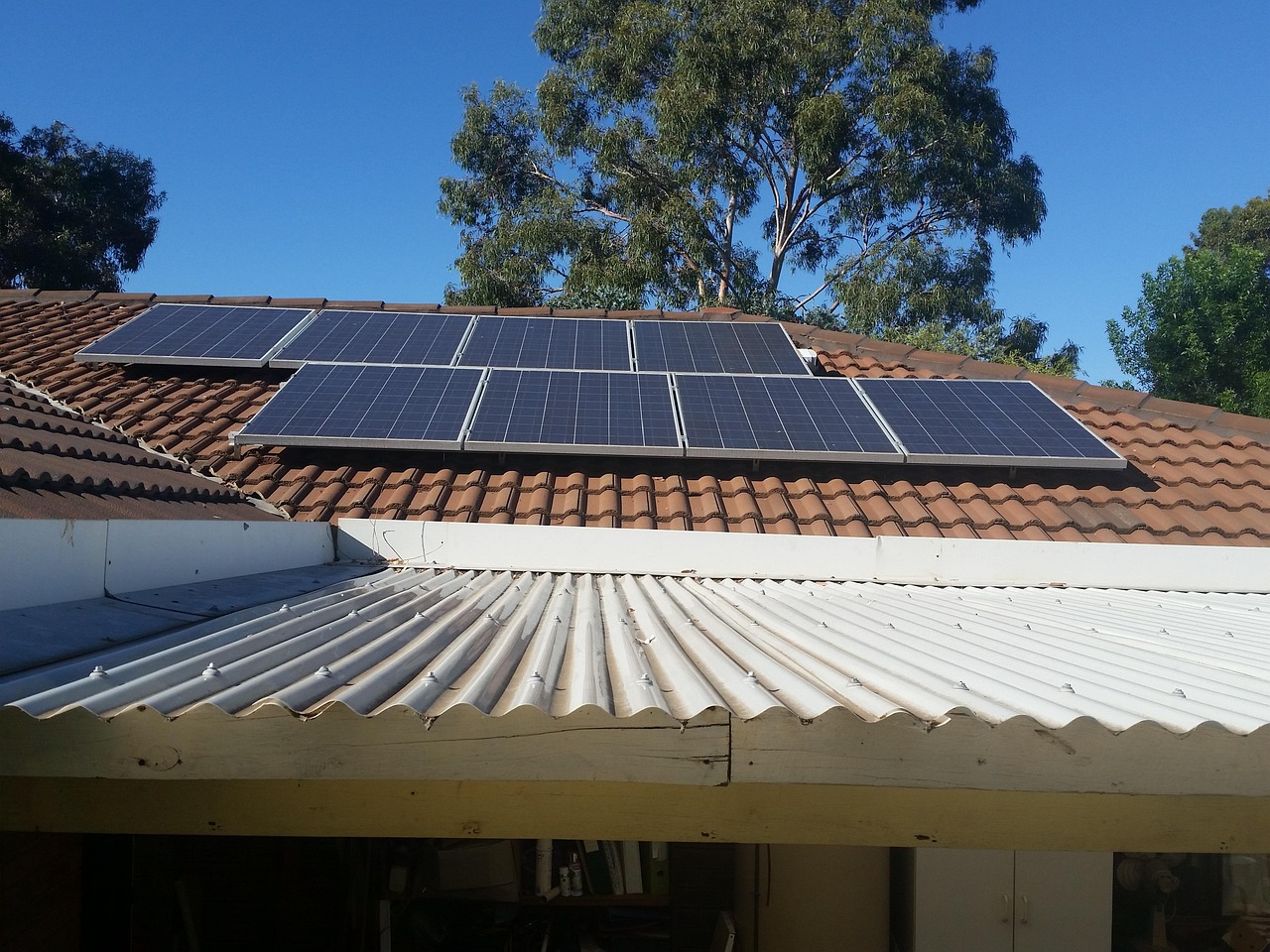 Zonnepanelen op een woningdak